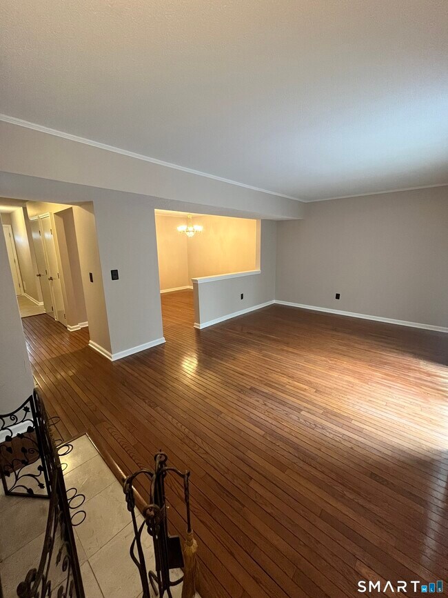 Foto del edificio - 25 Padanaram Rd