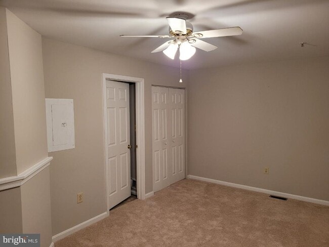 Building Photo - 1025 Gardenview Loop