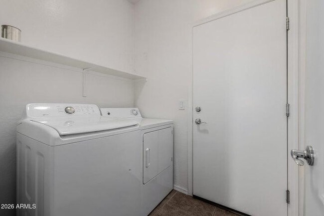 Foto del edificio - 2854 S Peel Dr