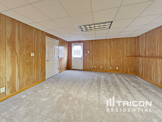 Building Photo - 345 Woods Ln