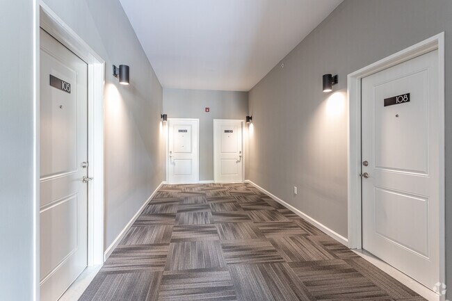 2HAB, 2BA - Corredor - St. James Place Apartments