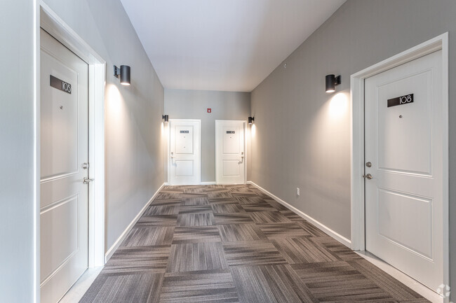 2BR, 2BA - Hallway - St. James Place