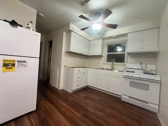 Building Photo - 223-223 S Rosemary Ave