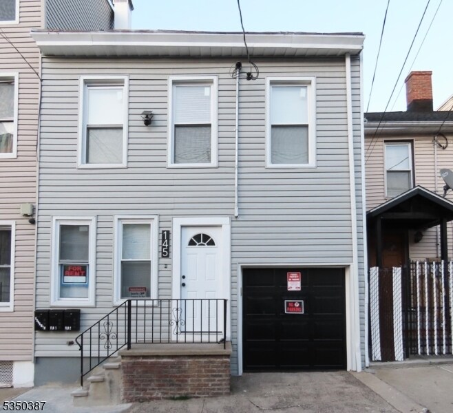 Primary Photo - 145 Mill St