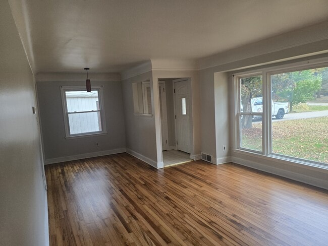 Foto del edificio - 24955 Westmoreland Dr