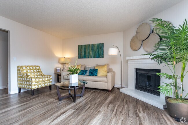 2HAB, 2BA - 1,043 ft² - Ridgeview Place