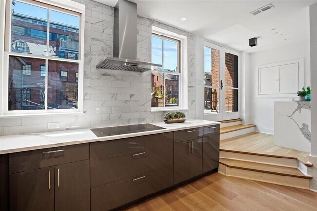 Building Photo - 37 Bowdoin St