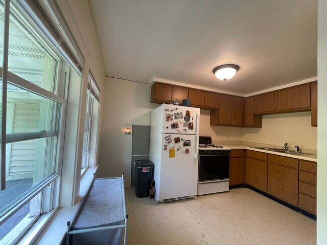 Foto del edificio - 148 Marston Ave