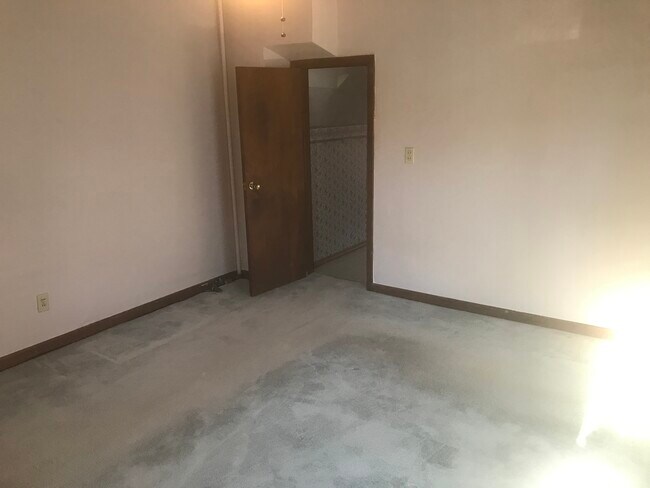 master bedroom - 1340 Belmont St