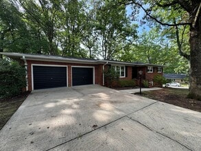 Building Photo - 2205 Hathaway Dr
