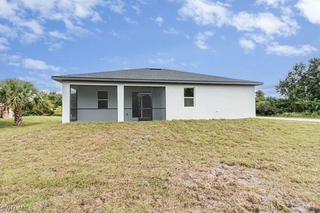 Building Photo - Stunning 3BR/2BA Home with 2-Car Garage & Screened Lanai in Lehigh Acres