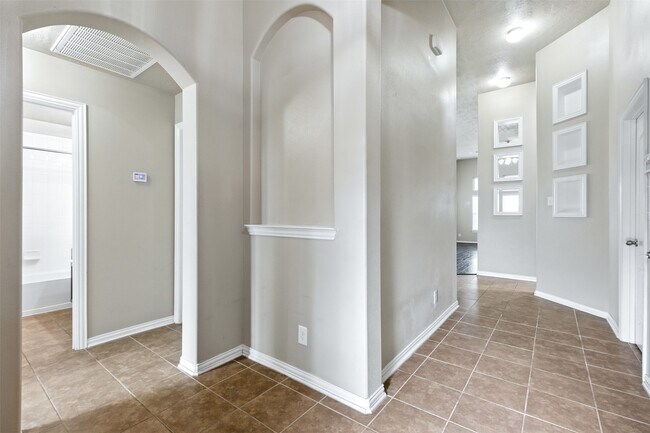Building Photo - 16327 Tyler Reach Dr