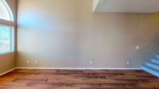 Building Photo - 3 Bedroom, 2.5 Bath Townhome Located in Or...