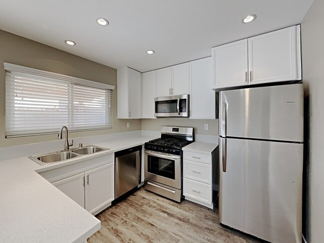 Building Photo - 370 Cambray St