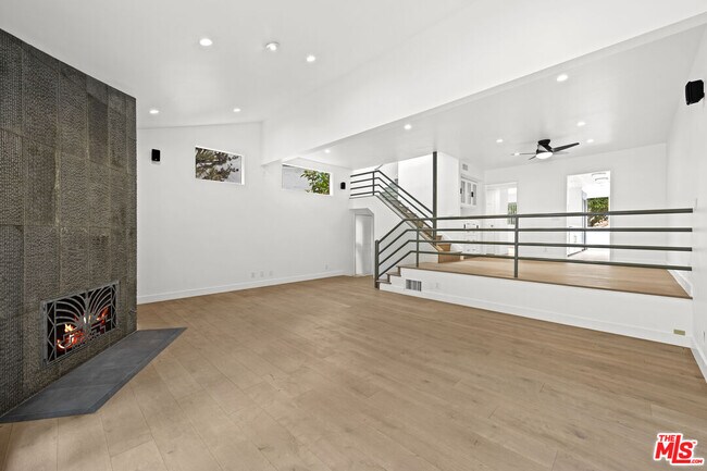 Foto del edificio - 17088 Palisades Cir