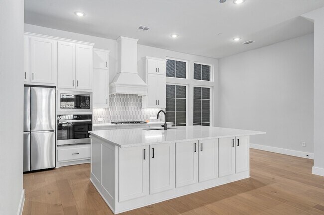 Foto del edificio - 12007 Brubaker Dr