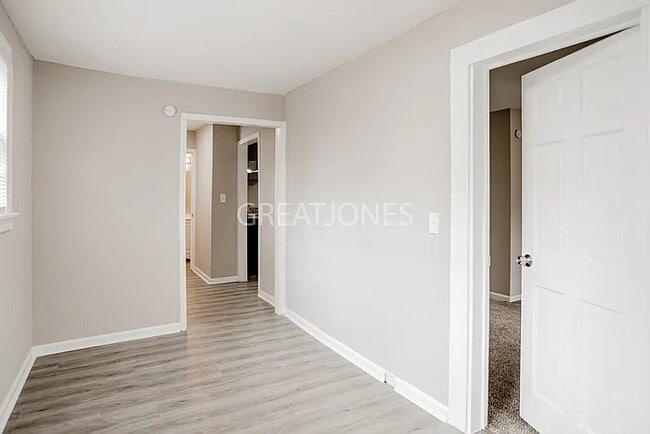 Building Photo - 2947 Tip Top Dr