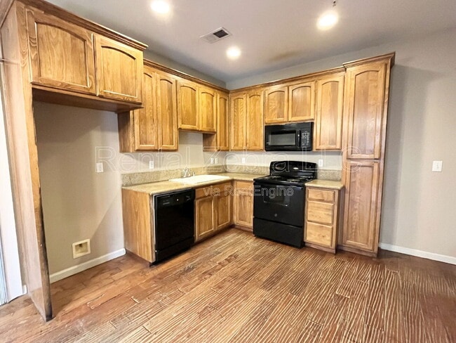 Building Photo - 308 Olive Way