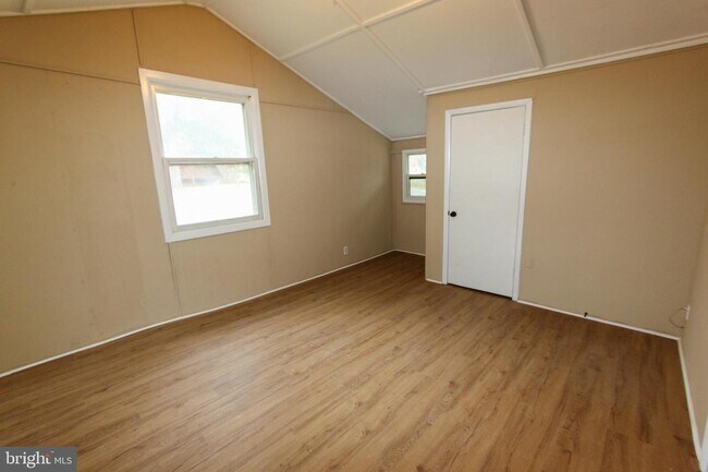 Building Photo - 130 Greenwood Rd