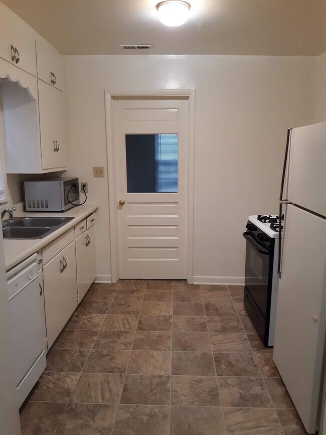 Building Photo - 2 Bedroom 1 Bath House