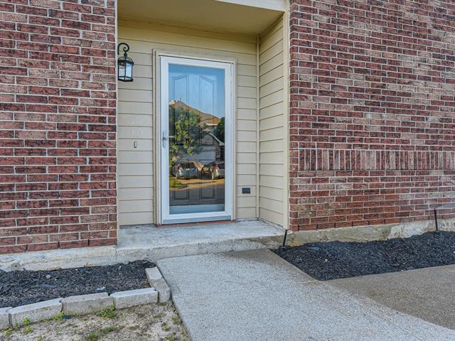 Foto del edificio - 5301 Lily Dr