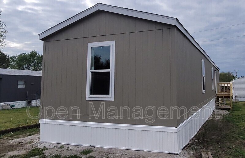 Building Photo - 4415 Center Ln
