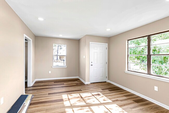 Foto del edificio - 381 Mills Ave