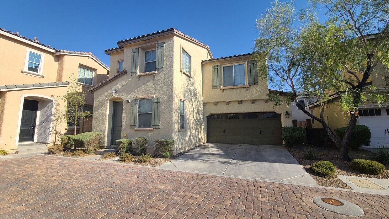 Foto principal - 2 Bedroom home in Southwest Las Vegas