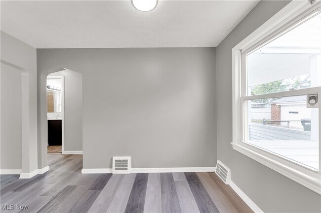 Foto del edificio - 330 E 200th St