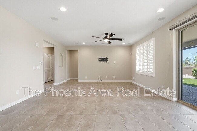 Building Photo - 39725 N Hailey Ln