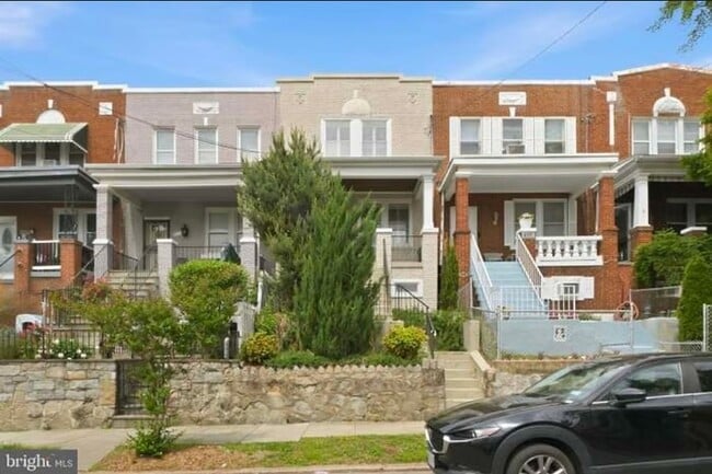 Photo - 813 Delafield Pl NW Apartment