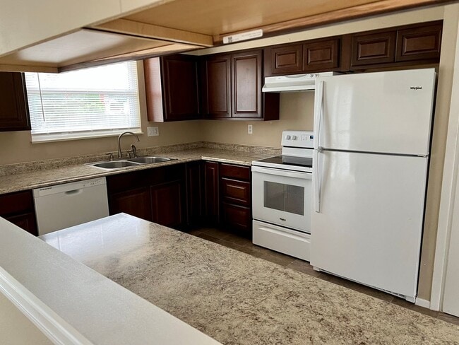 Photo - Bi-level 4 bedroom/2.5 bath in Fountain House