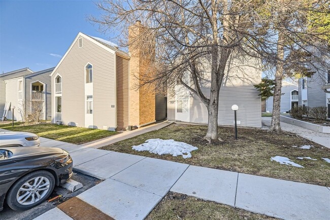 Foto del edificio - 3323 S Monaco St Pkwy