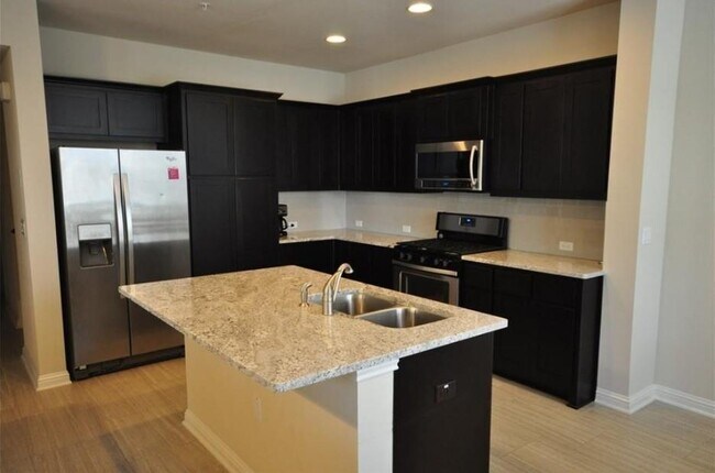 Foto del edificio - 13800 Lyndhurst St