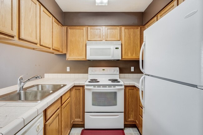 Building Photo - 15979 SW Roth Dr