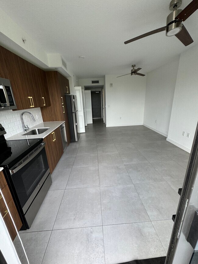 Foto del edificio - 1248 NW 8th Ct