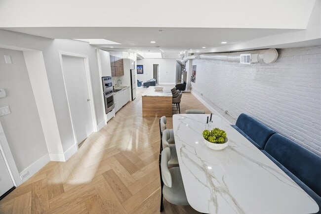 Building Photo - 125 Broad St