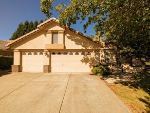 Building Photo - 649 Hays Way