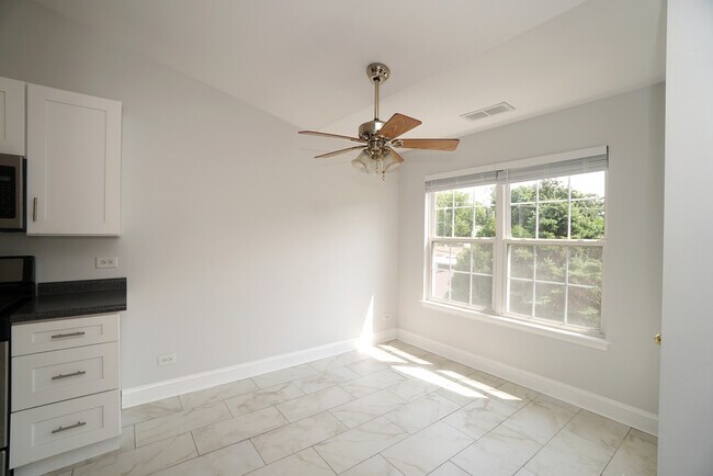 Building Photo - 1139 N Red Oak Cir