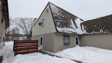 Building Photo - 819 Kerns Dr NE