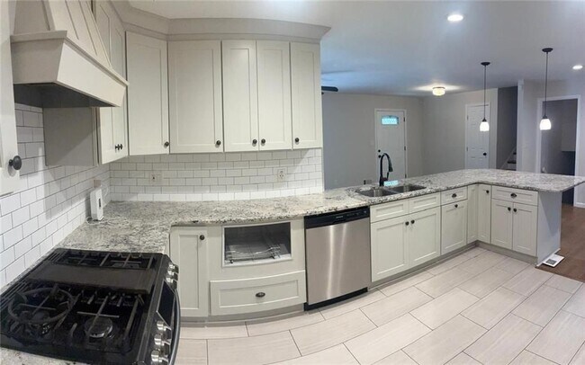 Building Photo - 1744 Oak Ridge Way NW