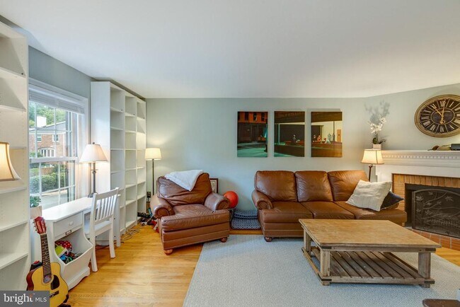 Building Photo - 6813 Market Square Dr