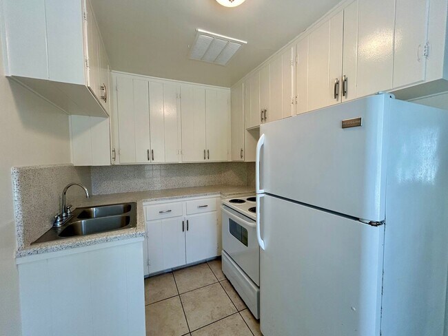 Foto del edificio - 1 Bed, 1 Bath in Central SD. Water/Trash I...