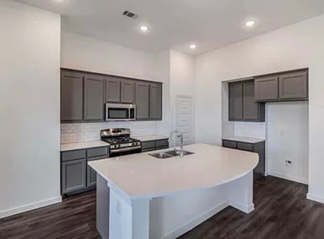 Building Photo - 1706 Cherrybrook Ln