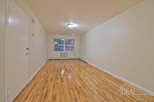 Building Photo - 484 E 29th St