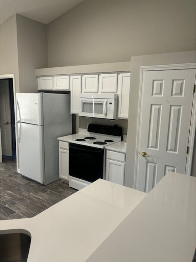 Building Photo - Beautiful Brick Single Family Home!
