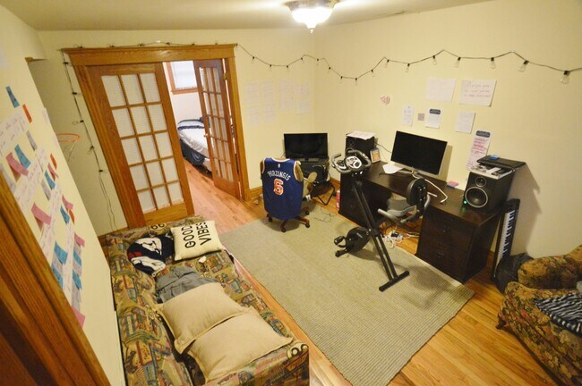 Foto del edificio - 3912 N Greenview Ave