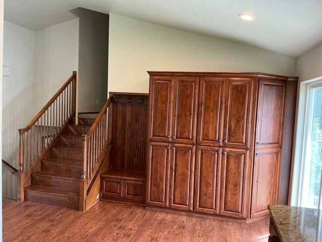Building Photo - Beautiful home in desirable Hunter's Glen ...