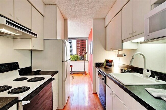Foto del edificio - 2100 3rd Ave