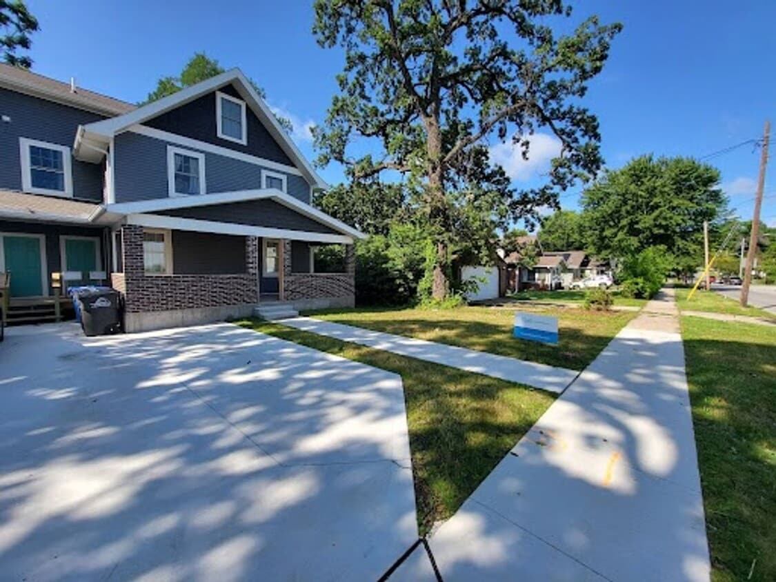 Primary Photo - 2406 Woodland Ave